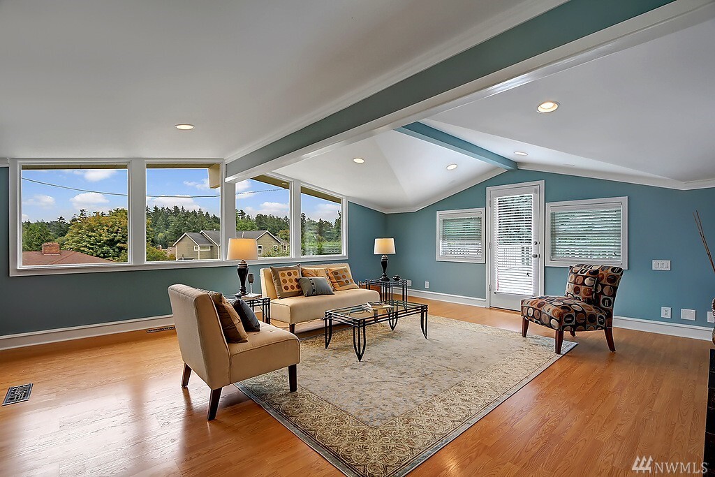 Property Photo: 5801 S Hawthorn Rd WA 98118
