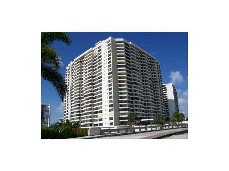 Property Photo: 2500 Parkview Dr 1815 FL 33009