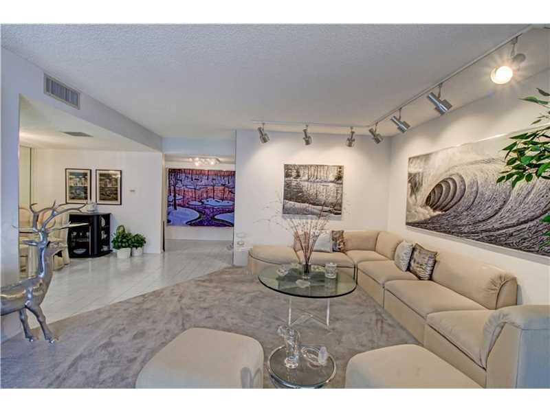 Property Photo: 18051 Biscayne Blvd 1001-1 FL 33160