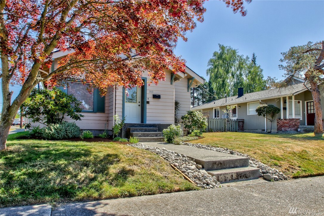 Property Photo:  300 S 9th St  WA 98274 