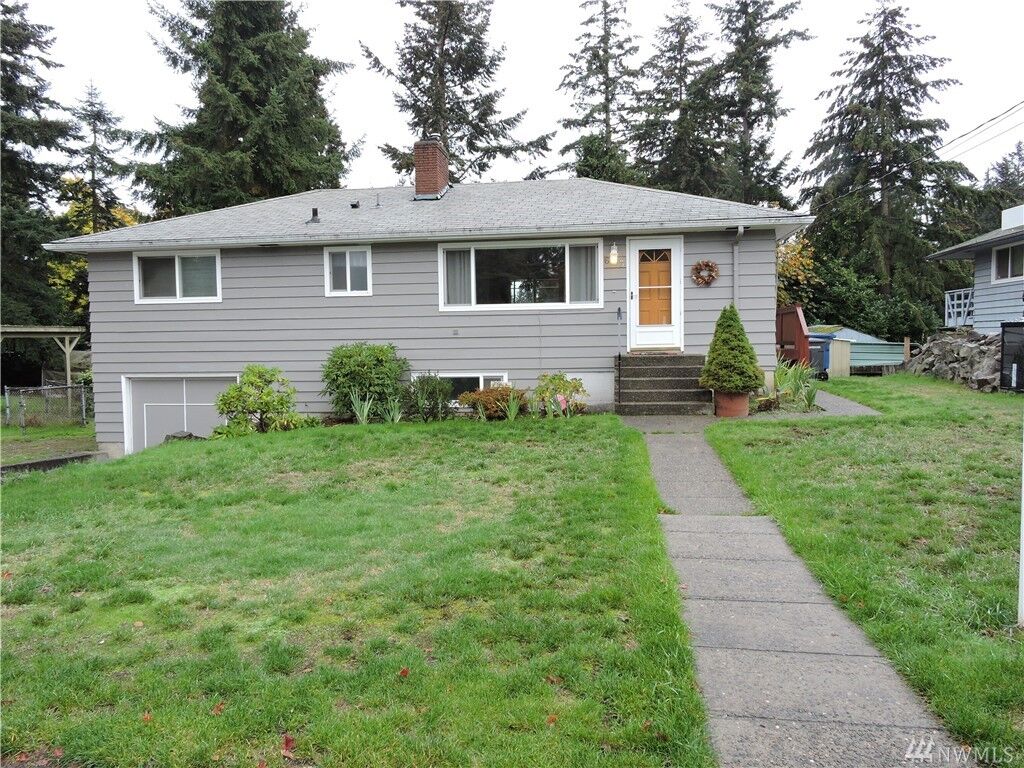 Property Photo:  633 S 194th St  WA 98148 