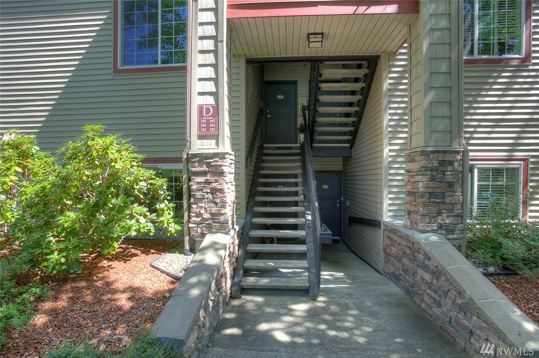 Property Photo: 25025 SE Klahanie Blvd D303 WA 98029