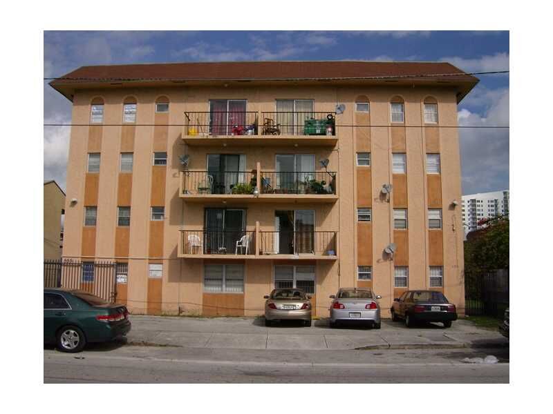 Property Photo: 555 SW 4 St 204 FL 33130
