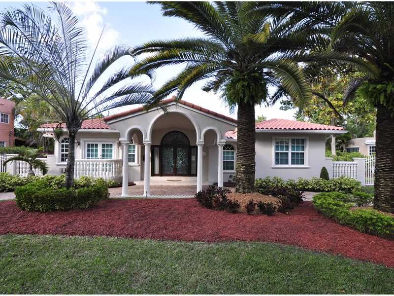 Property Photo: 1123 Obispo Av FL 33134