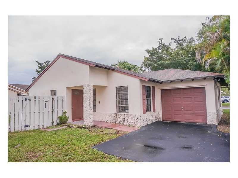 Property Photo:  1010 Meadowwood Te  FL 33325 