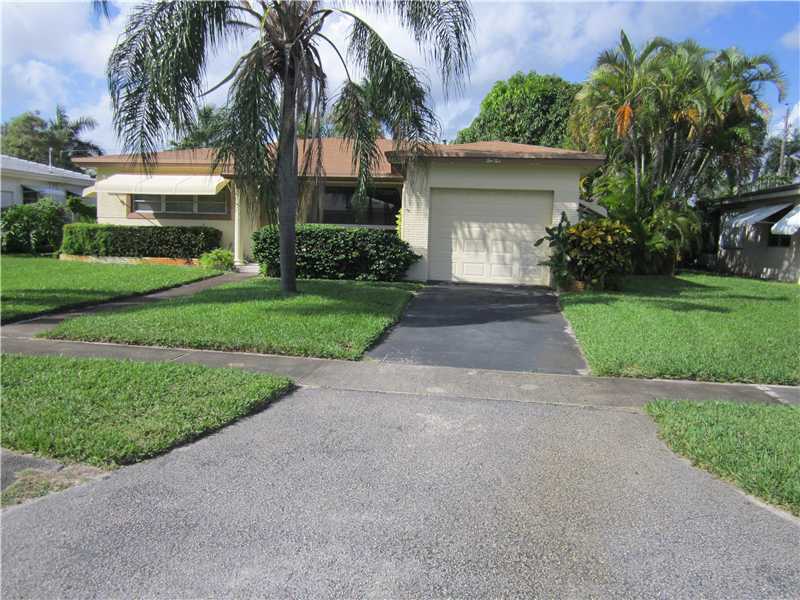 Property Photo: 210 N 31st Ct FL 33020