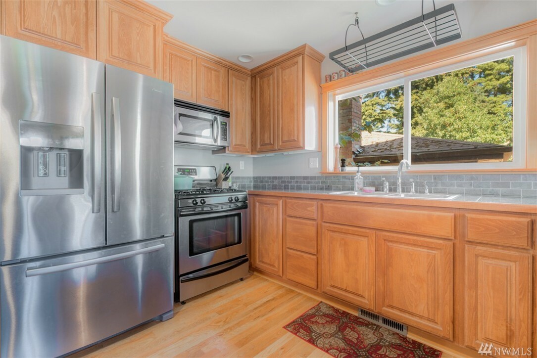 Property Photo:  9747 Woodlawn Ave N  WA 98133 