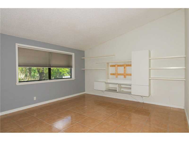 Property Photo: 9872 Nob Hill Ct 9872 FL 33351