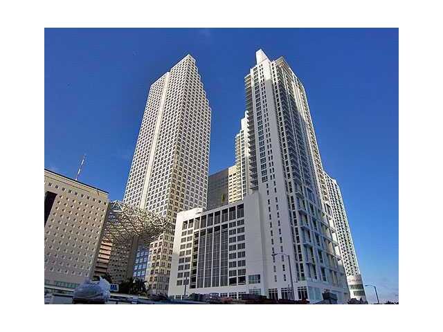 Property Photo:  300 S Biscayne Bl L-424  FL 33131 