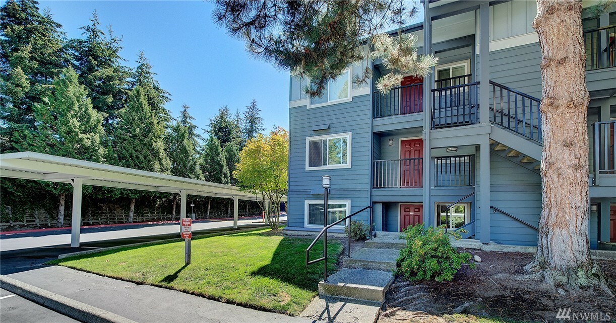 Property Photo: 11103 NE 124th Ln E-117 WA 98034