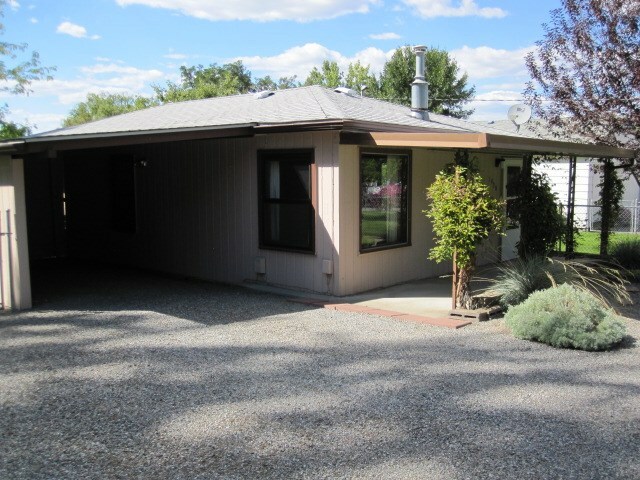 Property Photo: 1428 S Bowdish Rd WA 99206