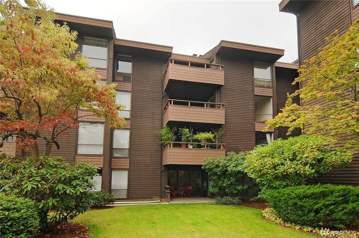 Property Photo:  2510 W Bertona St 103  WA 98199 