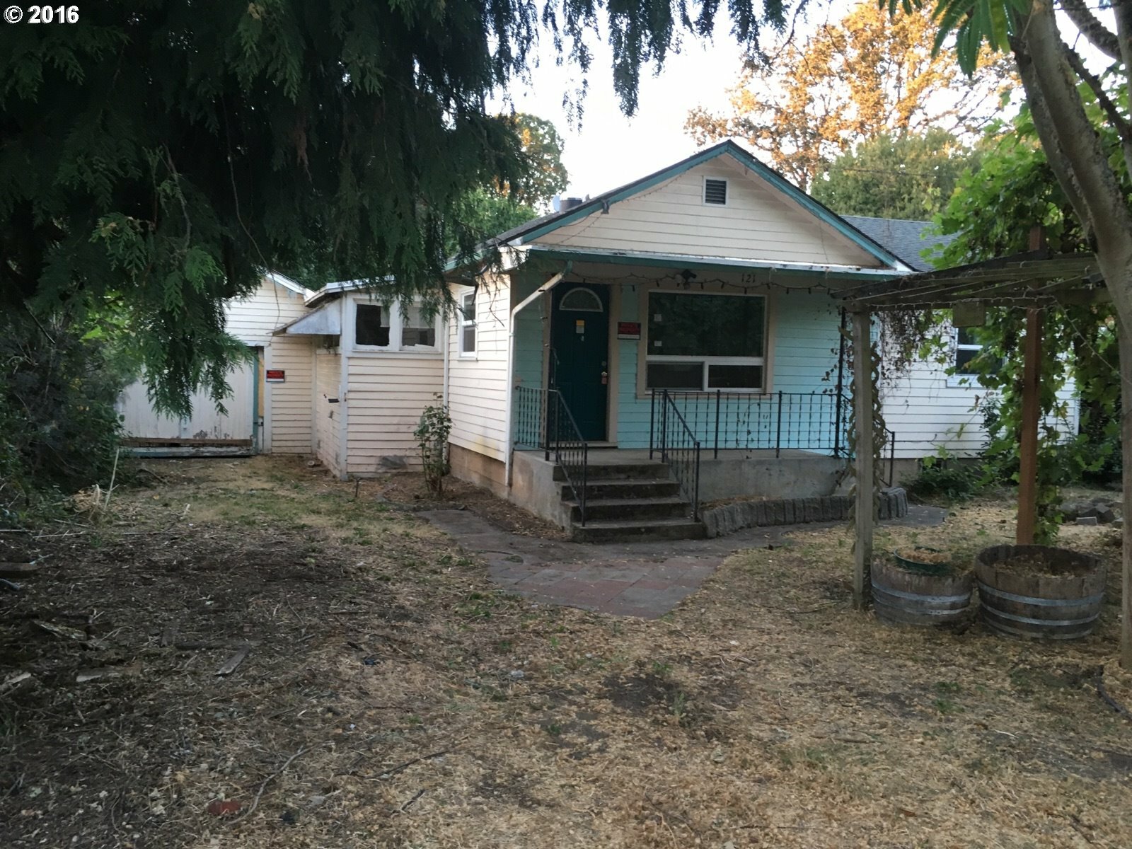 Property Photo: 121 Oakleigh Ln OR 97404