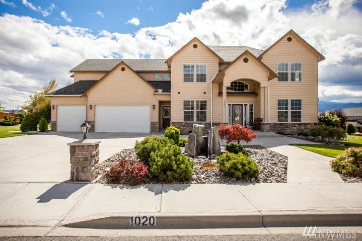 Property Photo:  1020 Horizon View Dr  WA 98802 