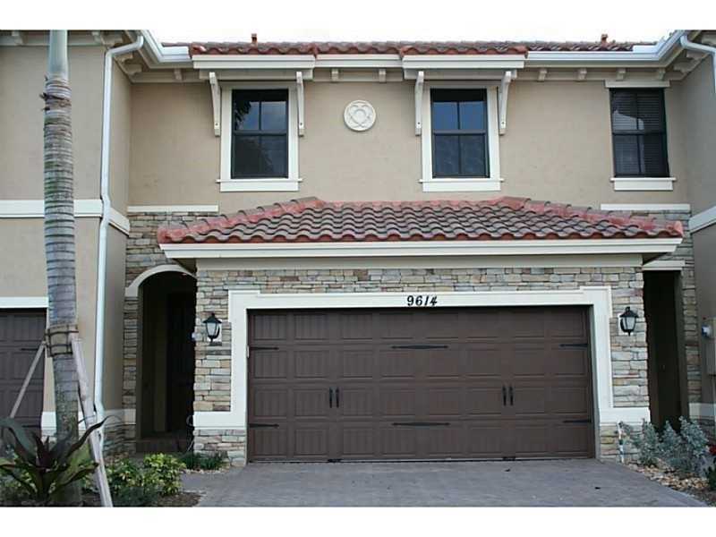 Property Photo: 9614 Town Parc Circle 9614 FL 33076