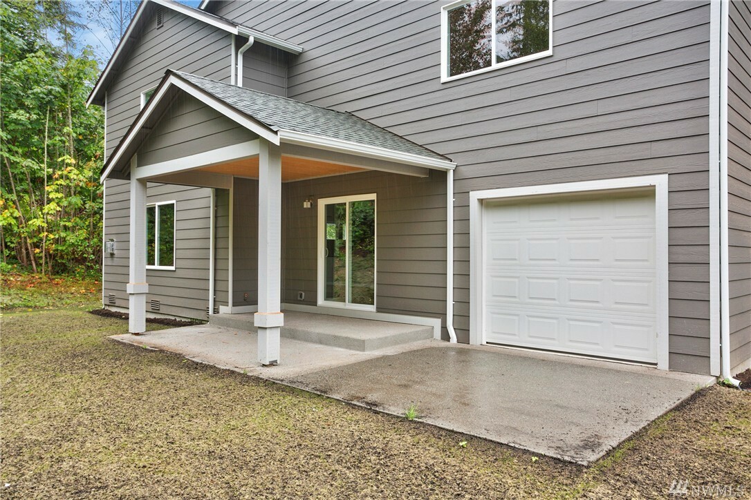 Property Photo:  7102 Lakewood Rd  WA 98292 