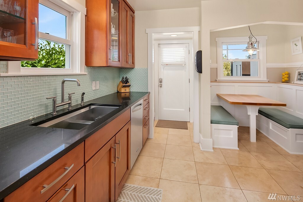 Property Photo: 6520 Latona Ave NE WA 98115
