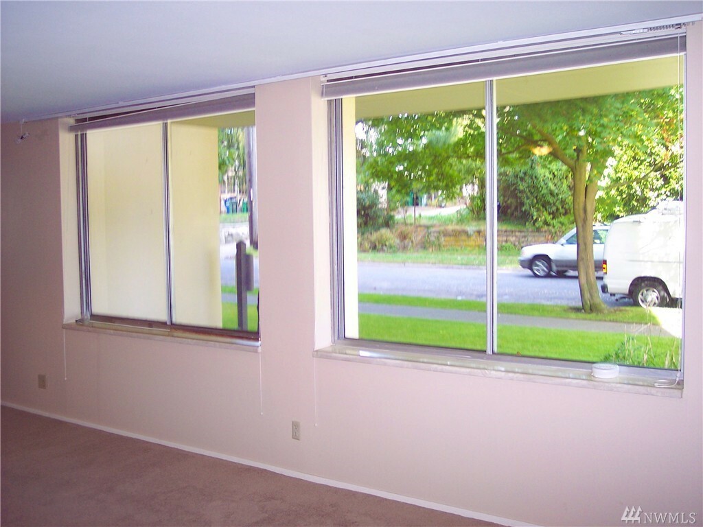 Property Photo: 4540 8th Ave NE 105 WA 98105