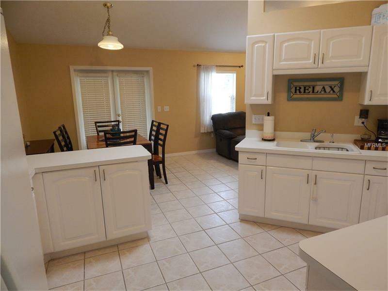 Property Photo: 6917 Oakcrest Way FL 33542