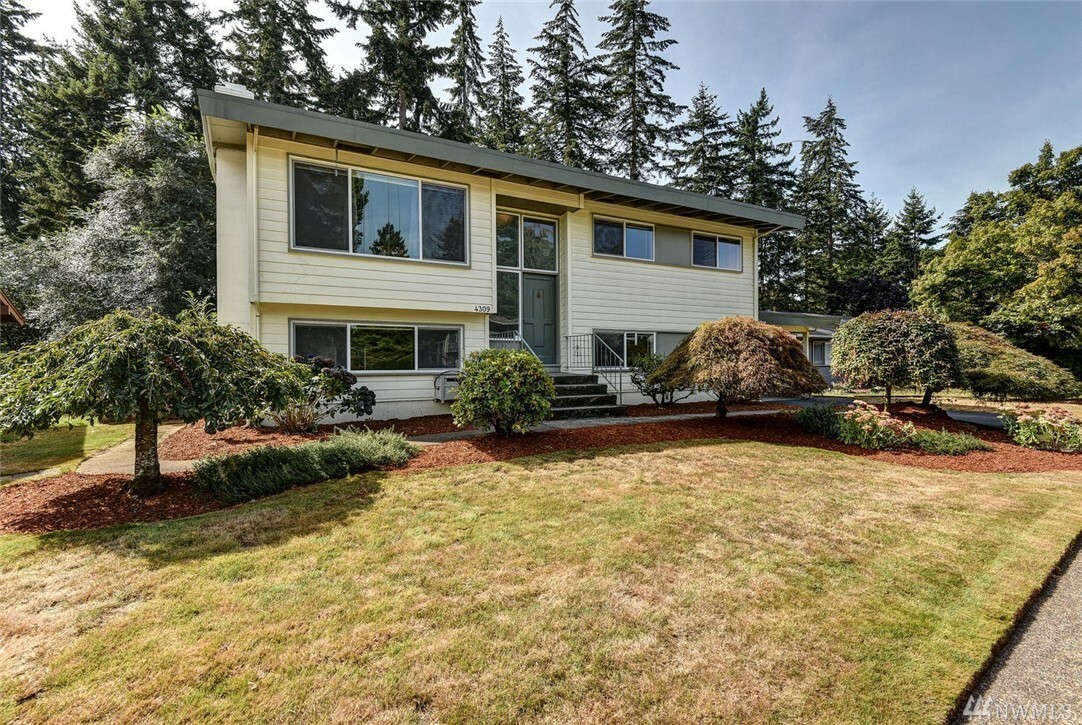 Property Photo:  4309 NE 17th St  WA 98059 