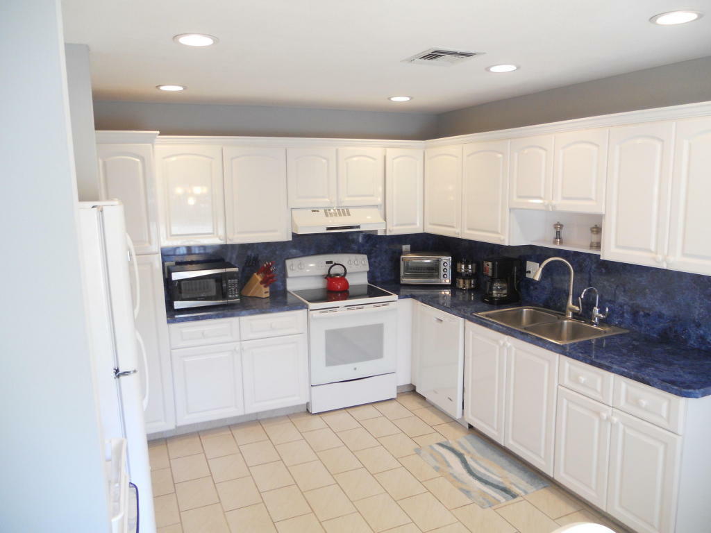 Property Photo:  1740 NW 19th Terrace 103  FL 33445 