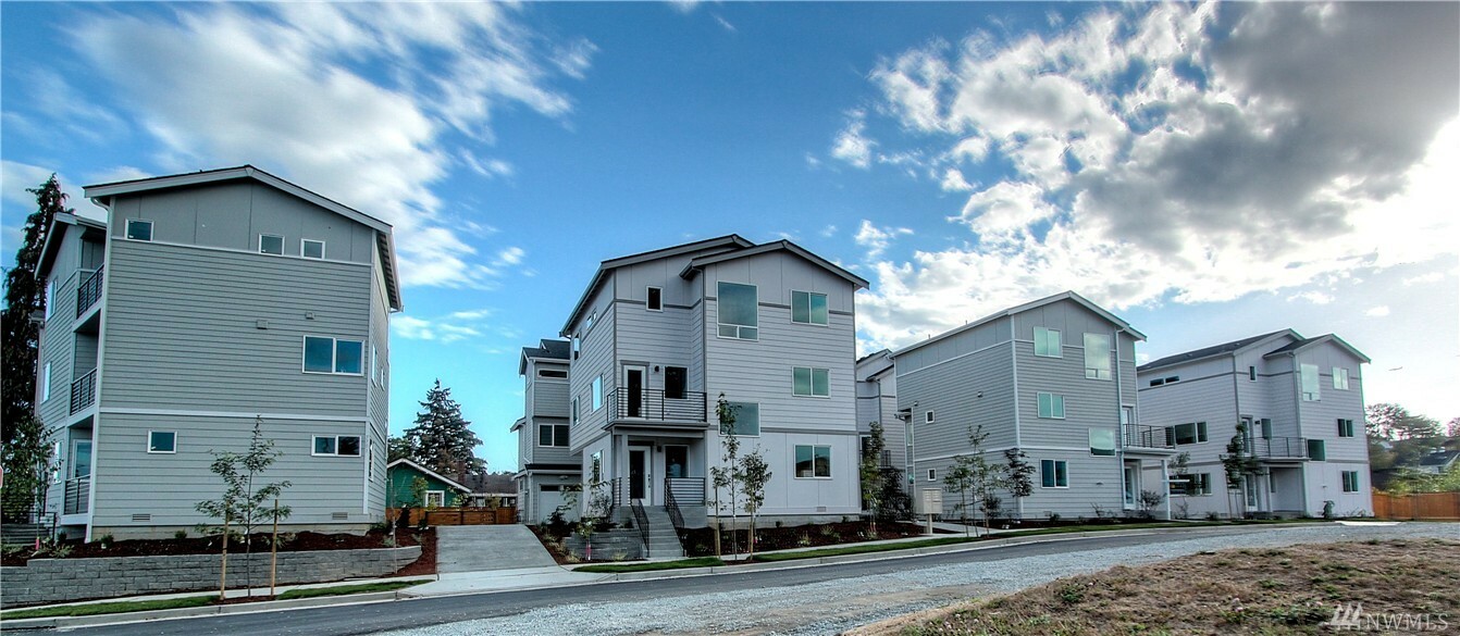 4261 S Holden Street  Seattle WA 98118 photo