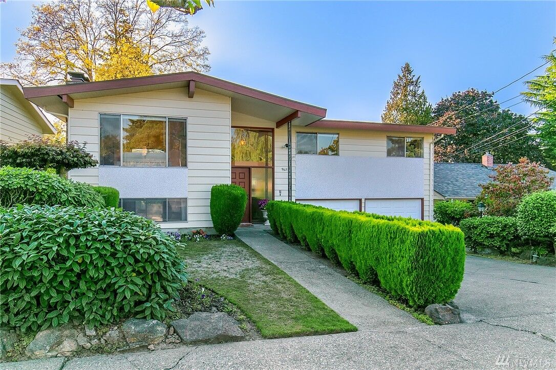 Property Photo:  9625 58th Ave S  WA 98118 