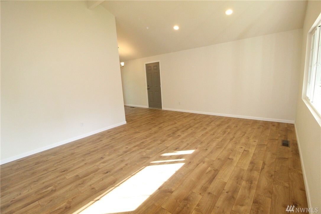 Property Photo: 7930 Parklyn Ct WA 98248