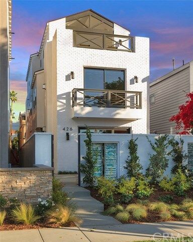 Property Photo:  426 7th Street  CA 92648 