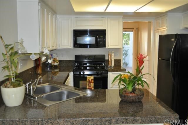 Property Photo: 25061 Silverleaf Lane CA 92653