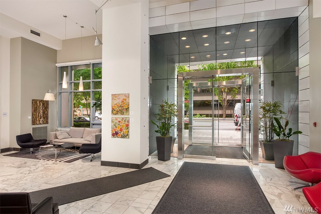 Property Photo: 2911 2nd Ave 314 WA 98121