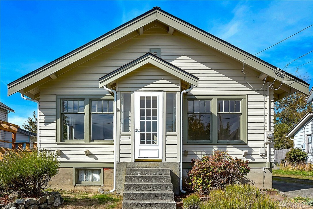 Property Photo: 2217 E St WA 98225