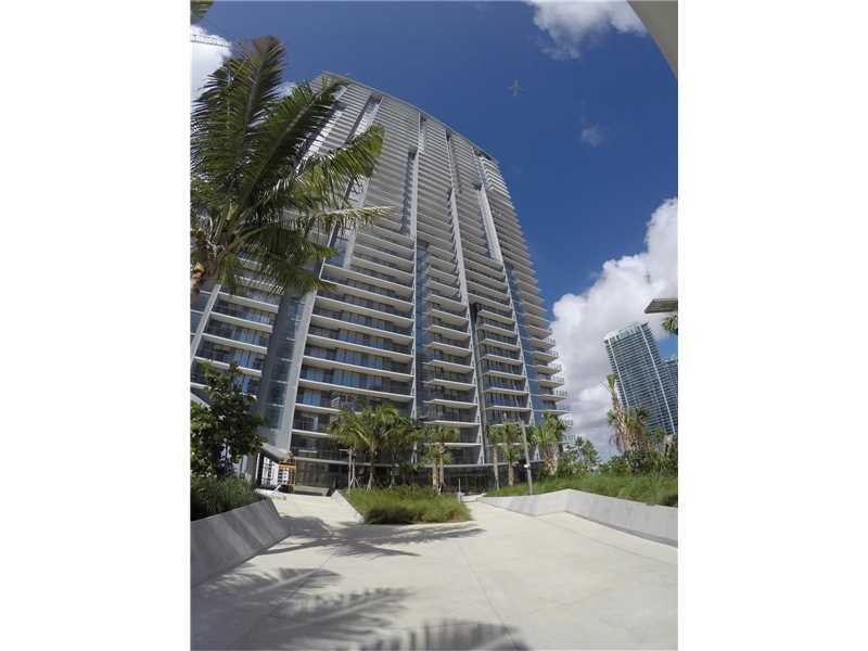 Property Photo:  88 SW 7th St 2206  FL 33131 