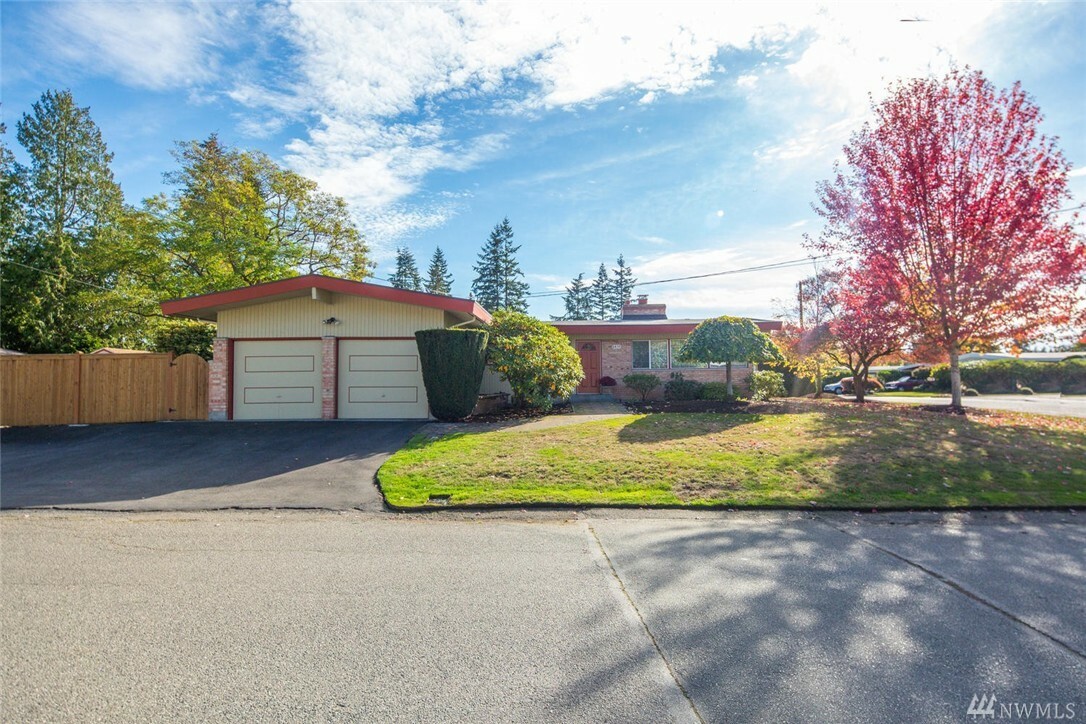 Property Photo:  6830 192 Place SW  WA 98036 