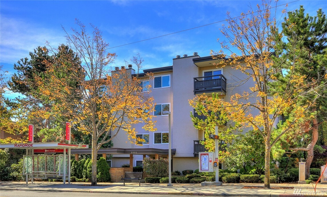 Property Photo:  5601 California Ave SW 101  WA 98136 