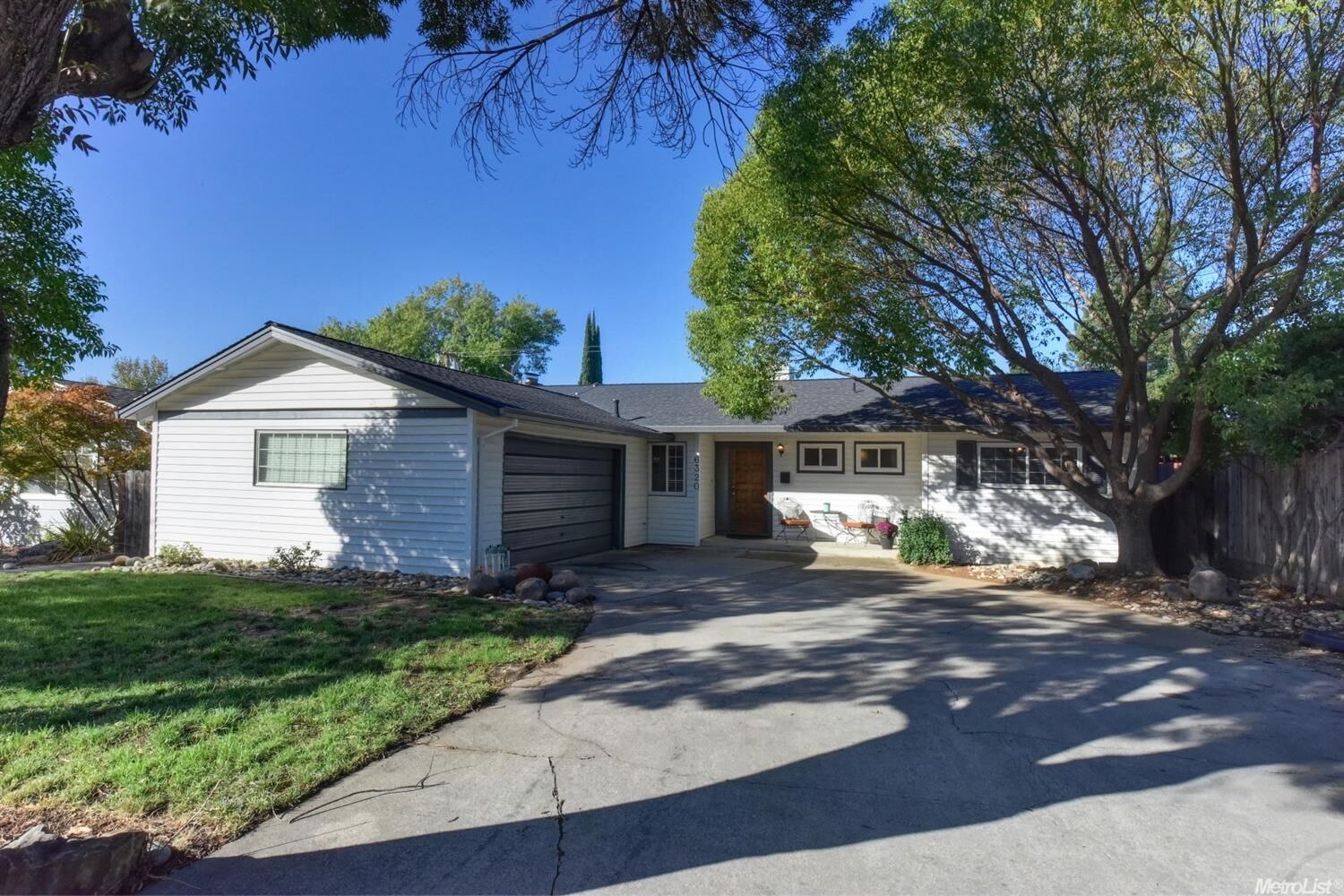 Property Photo: 6320 Edgewood Way CA 95677