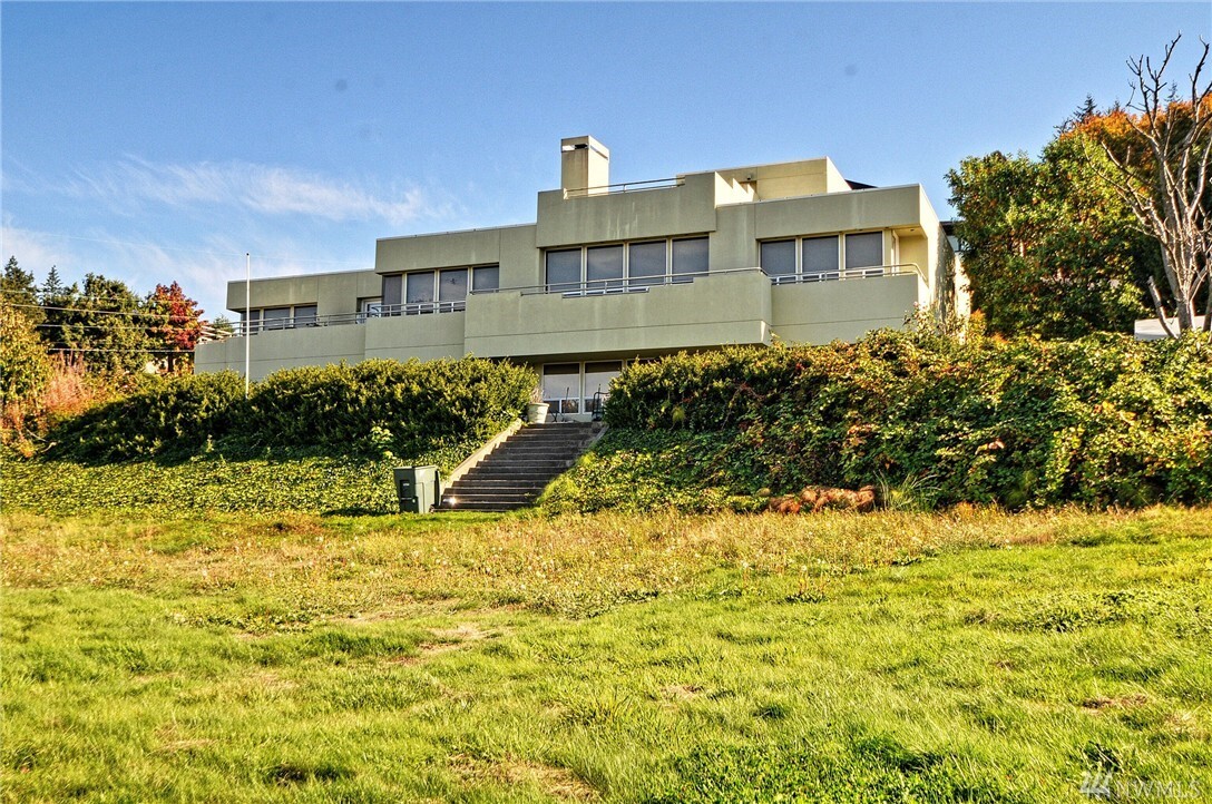 Property Photo: 1122 Olympic Ave WA 98020