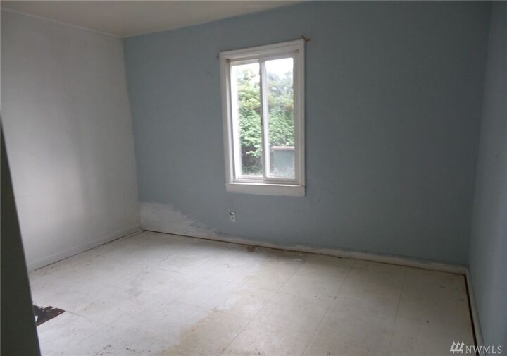 Property Photo:  129 S Hartford Avenue  WA 98312 