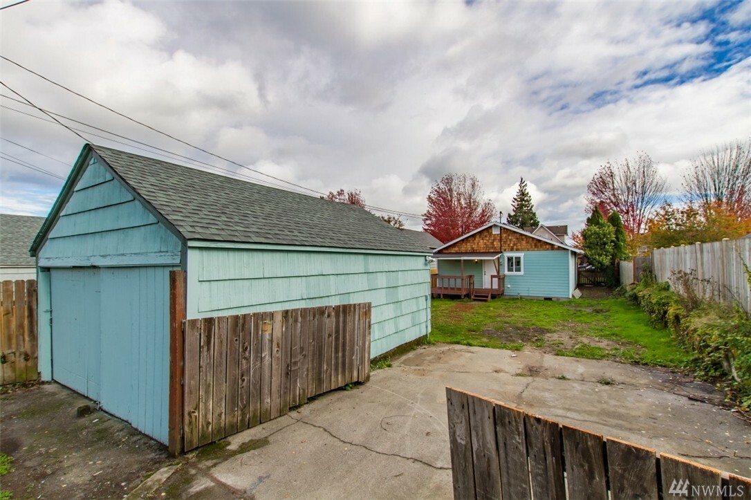 Property Photo:  3828 S L St  WA 98418 