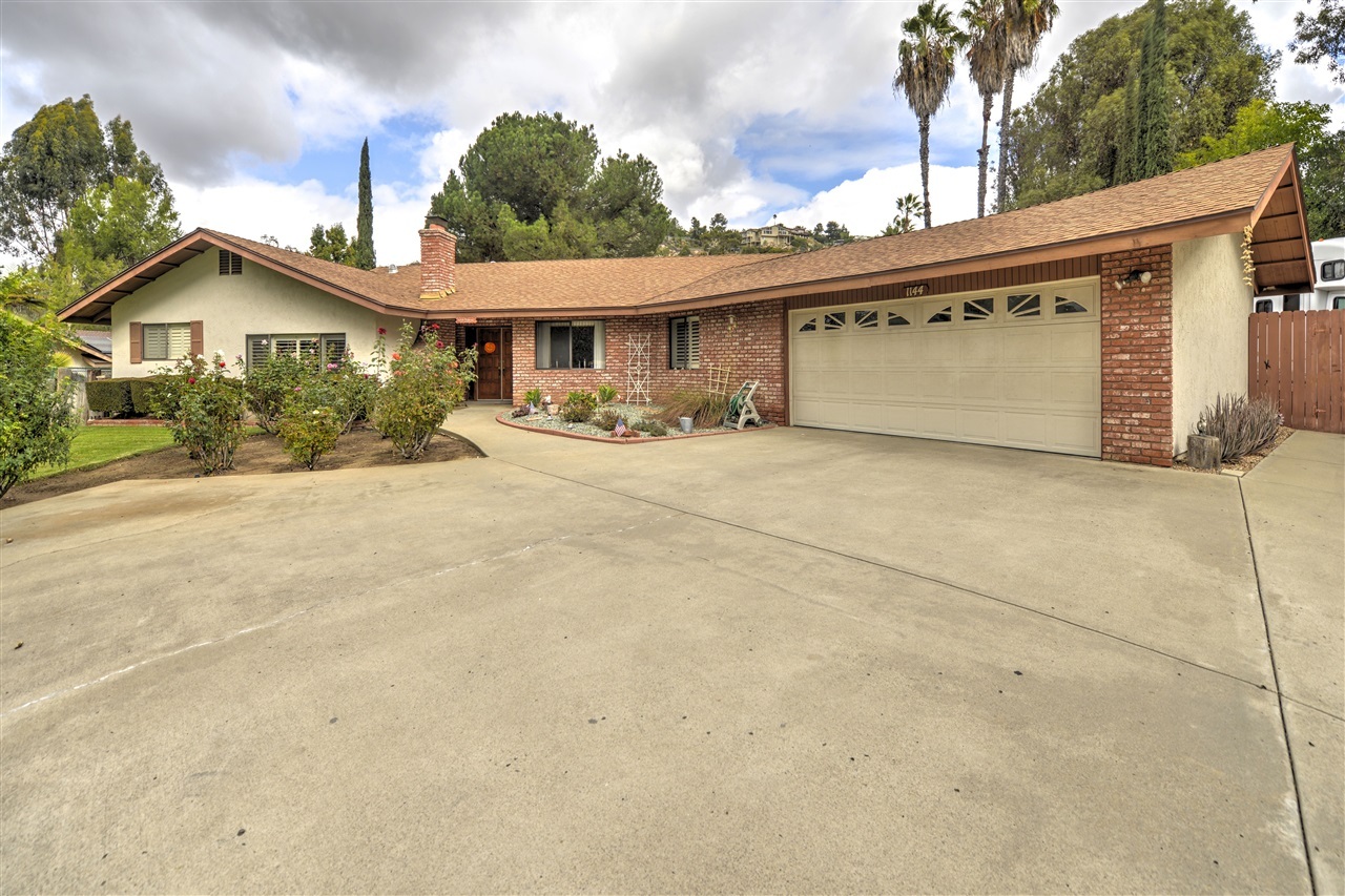 Property Photo: 1144 E Chase Ave CA 92020