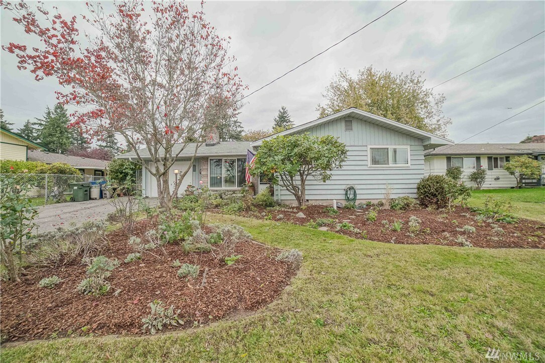 Property Photo: 24917 38th Ave S WA 98032