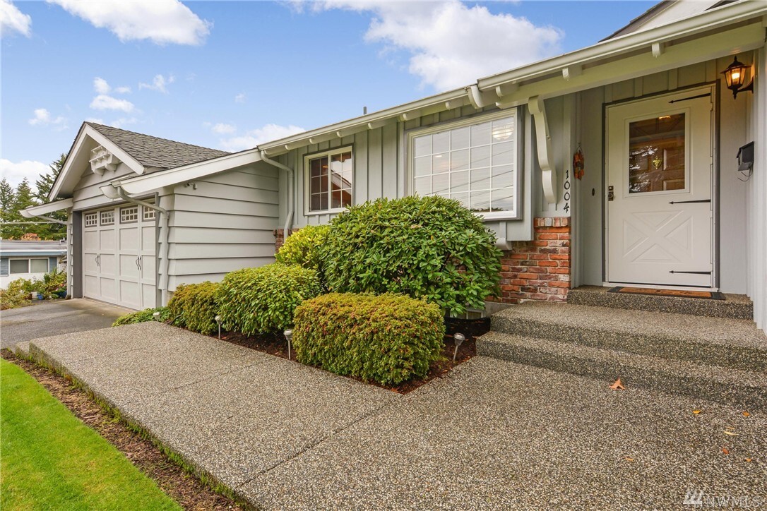 Property Photo: 1004 Corona Dr WA 98466