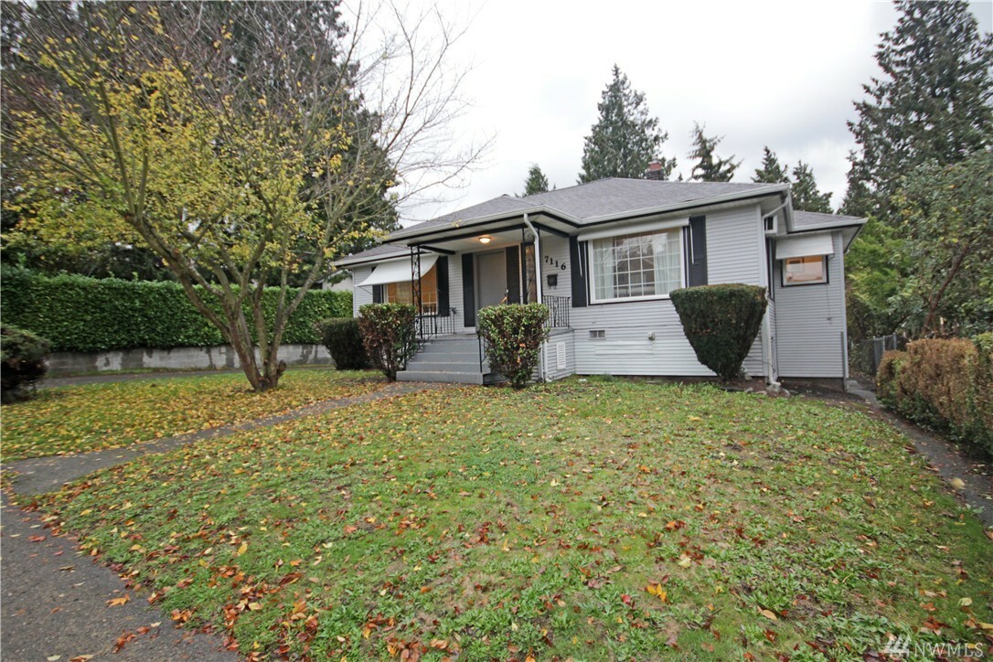 Property Photo:  7116 Seward Park Ave S  WA 98118 