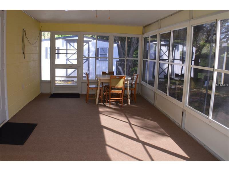 Property Photo:  685 Pineapple Place  FL 34293 