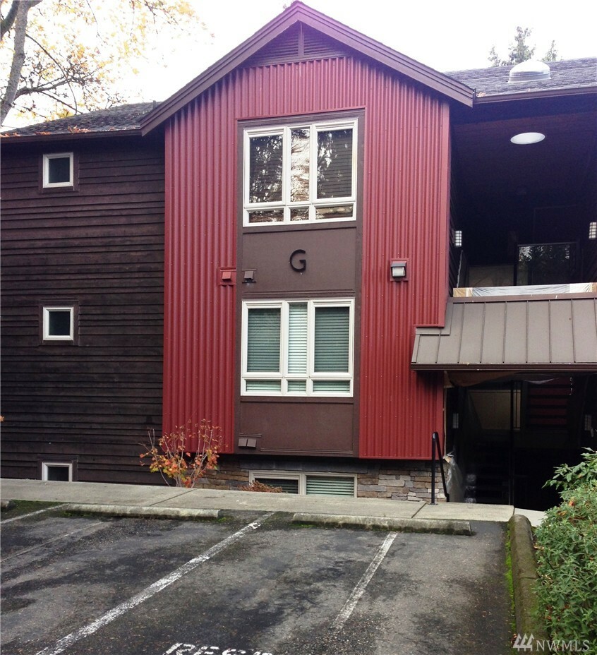 Property Photo:  15070 NE 82nd St 202  WA 98052 