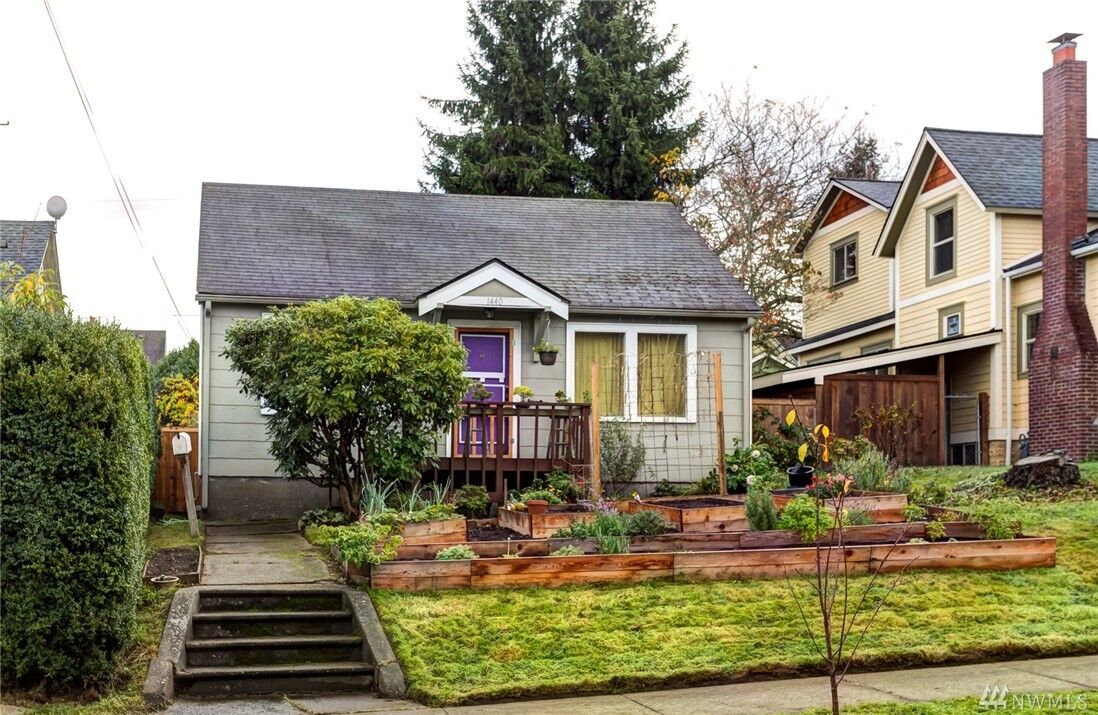 Property Photo:  1440 Grant St  WA 98225 