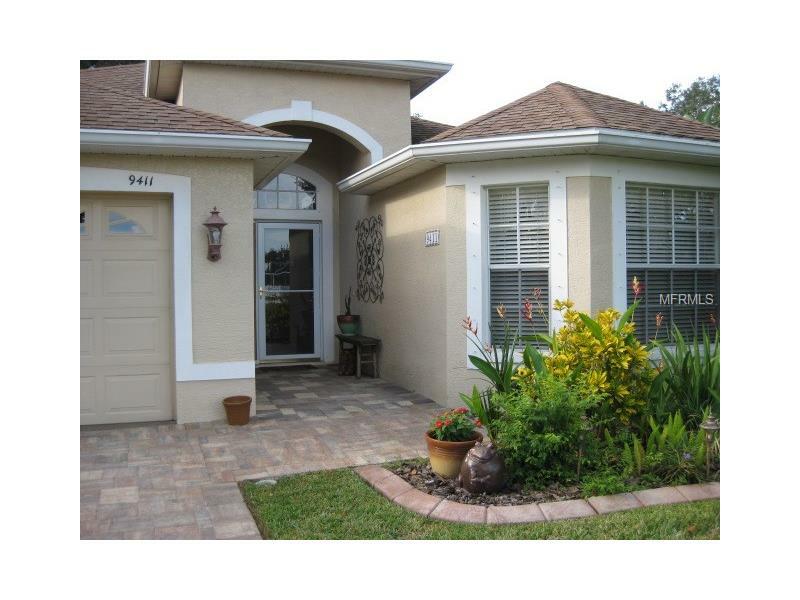 Property Photo: 9411 Sarazen Place FL 34221