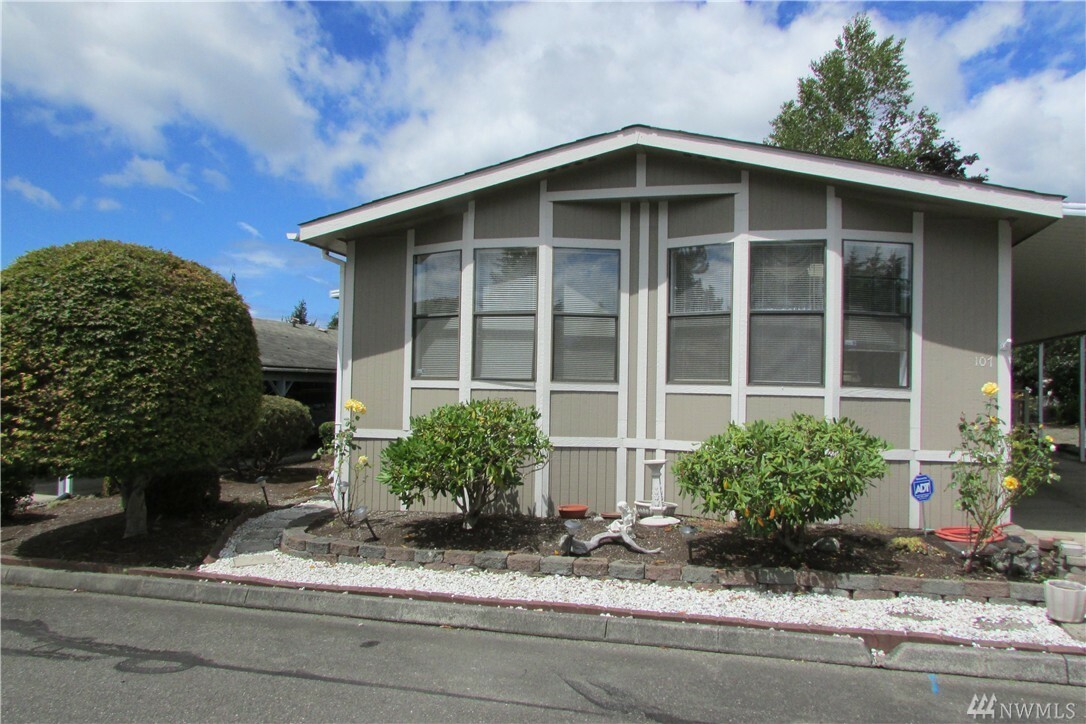 Property Photo:  1427 100th St SW 107  WA 98204 