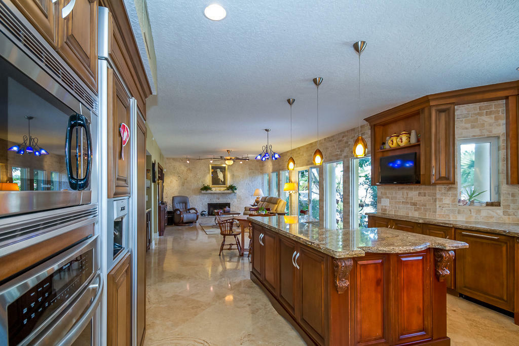 Property Photo:  923 Dogwood Drive  FL 33483 