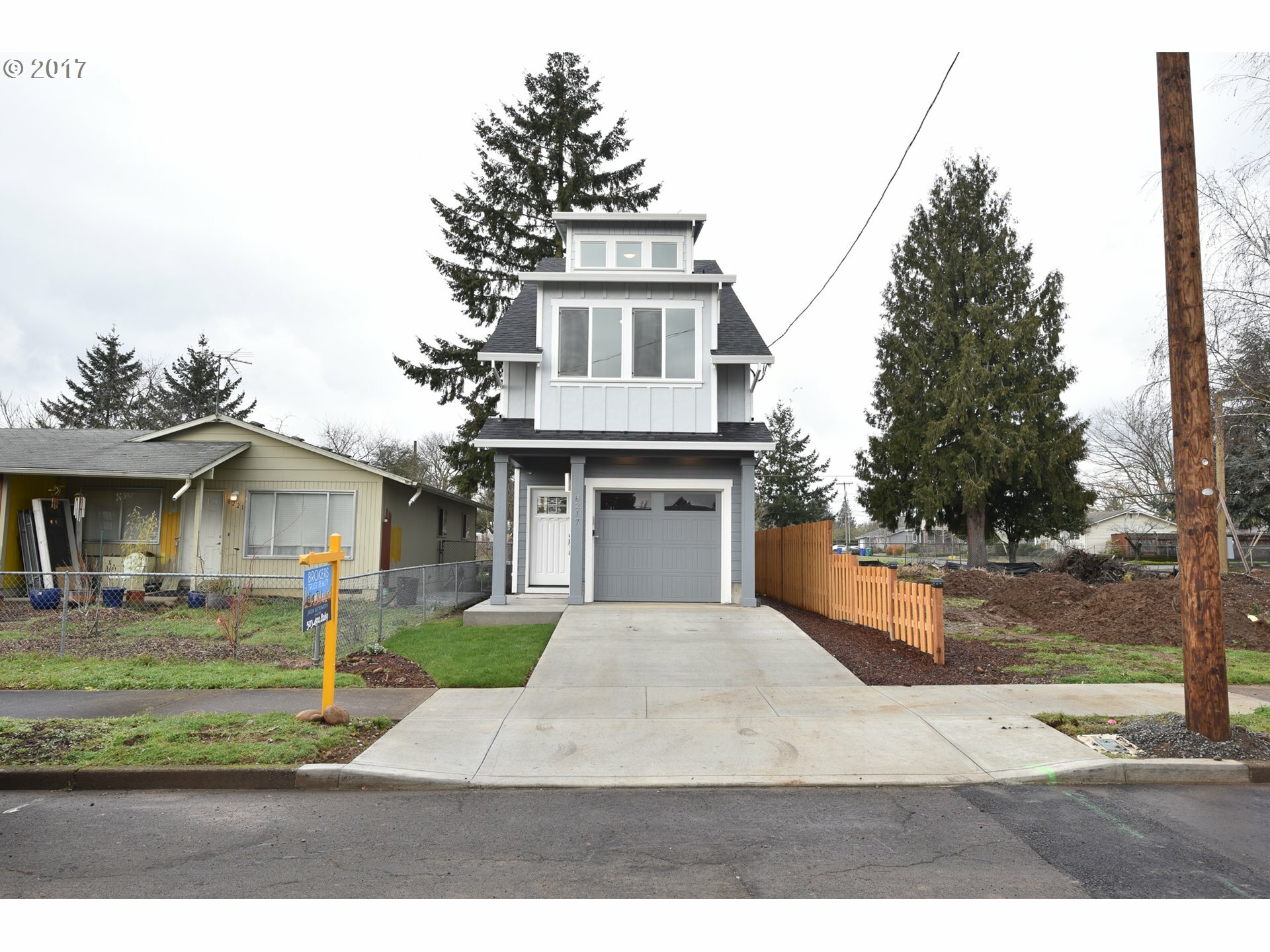 Property Photo:  8217 SE 69th Ave  OR 97206 